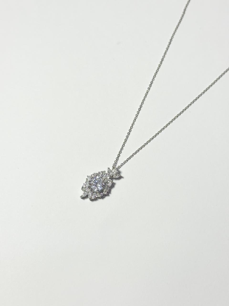 قلادة بالفضة