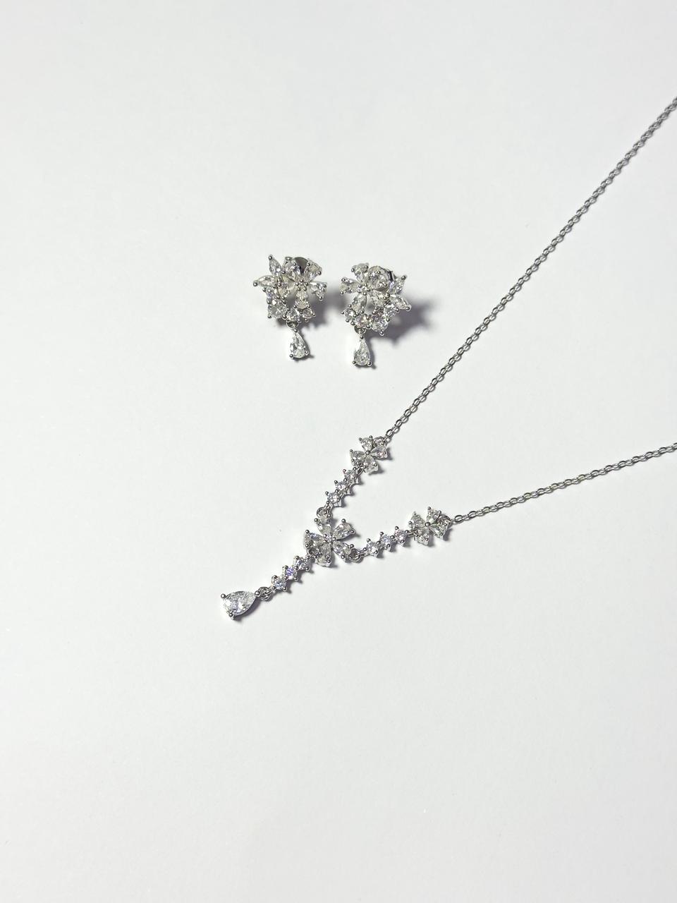 قلادة مع حلق بالفضة