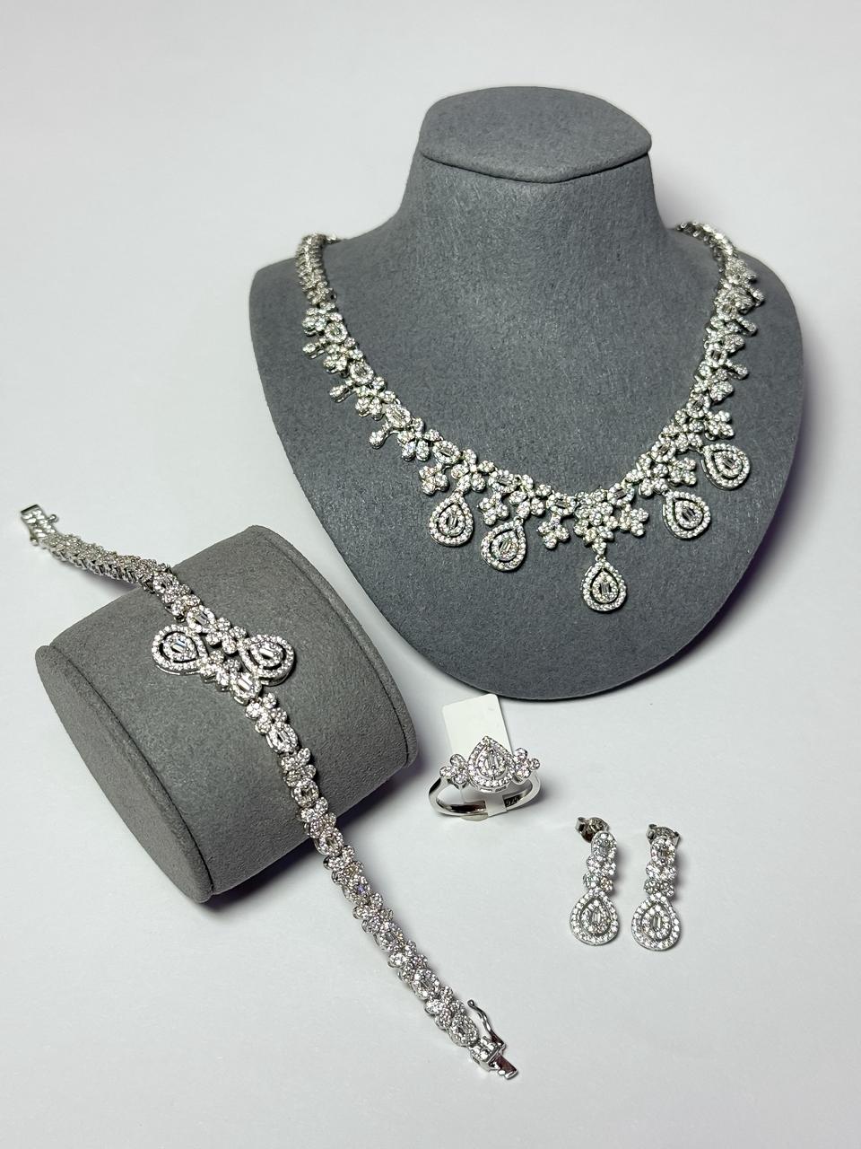 طقم عقد بالفضة