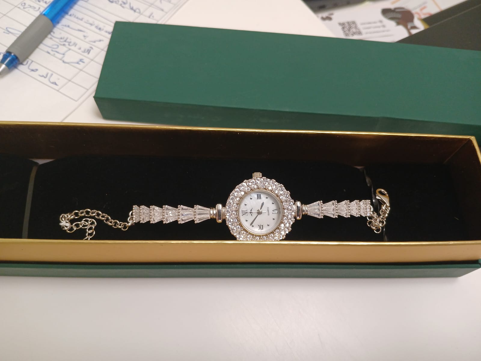 ساعة بالفضة