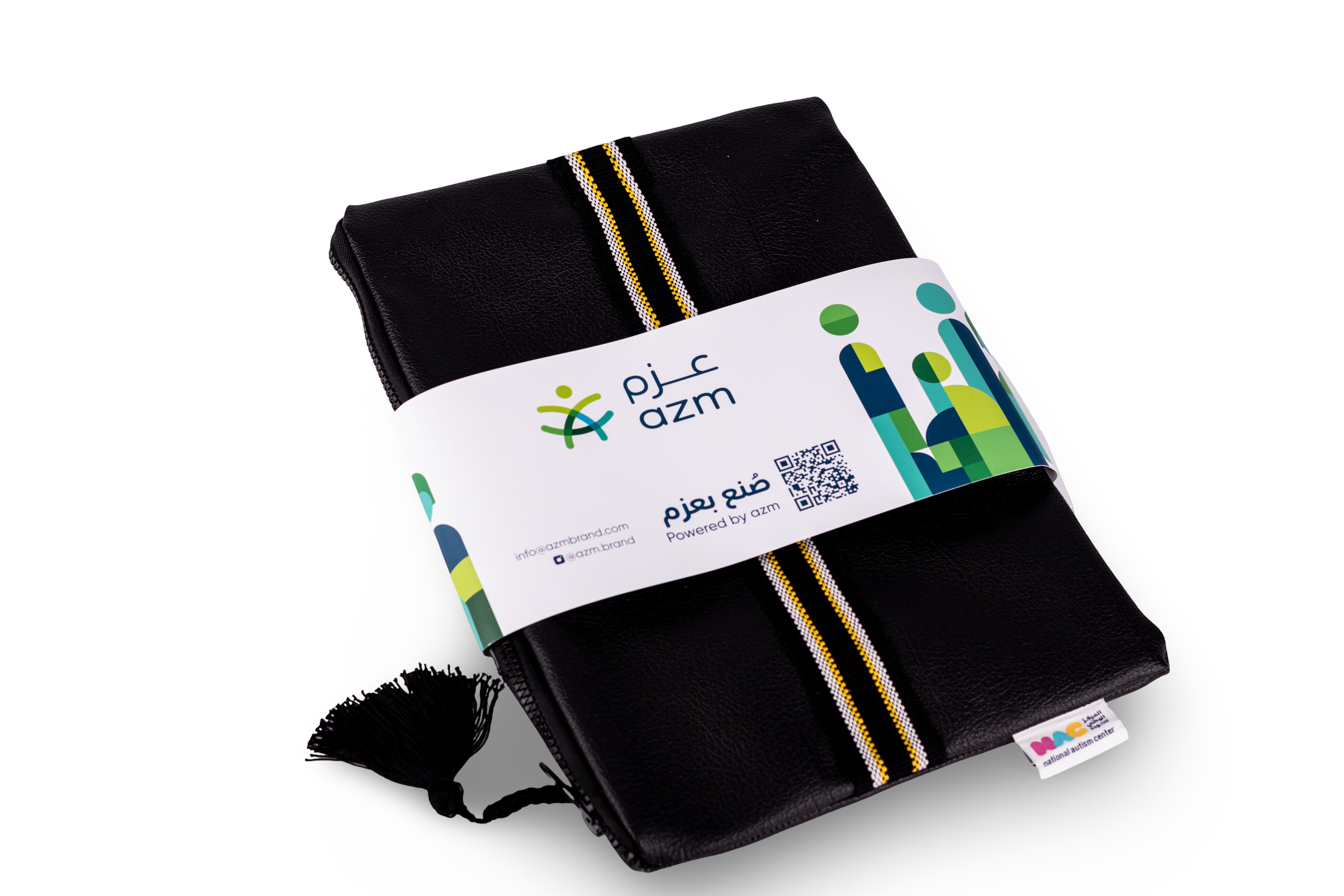 حقيبة جلدية مطرزة بالنسيج العماني