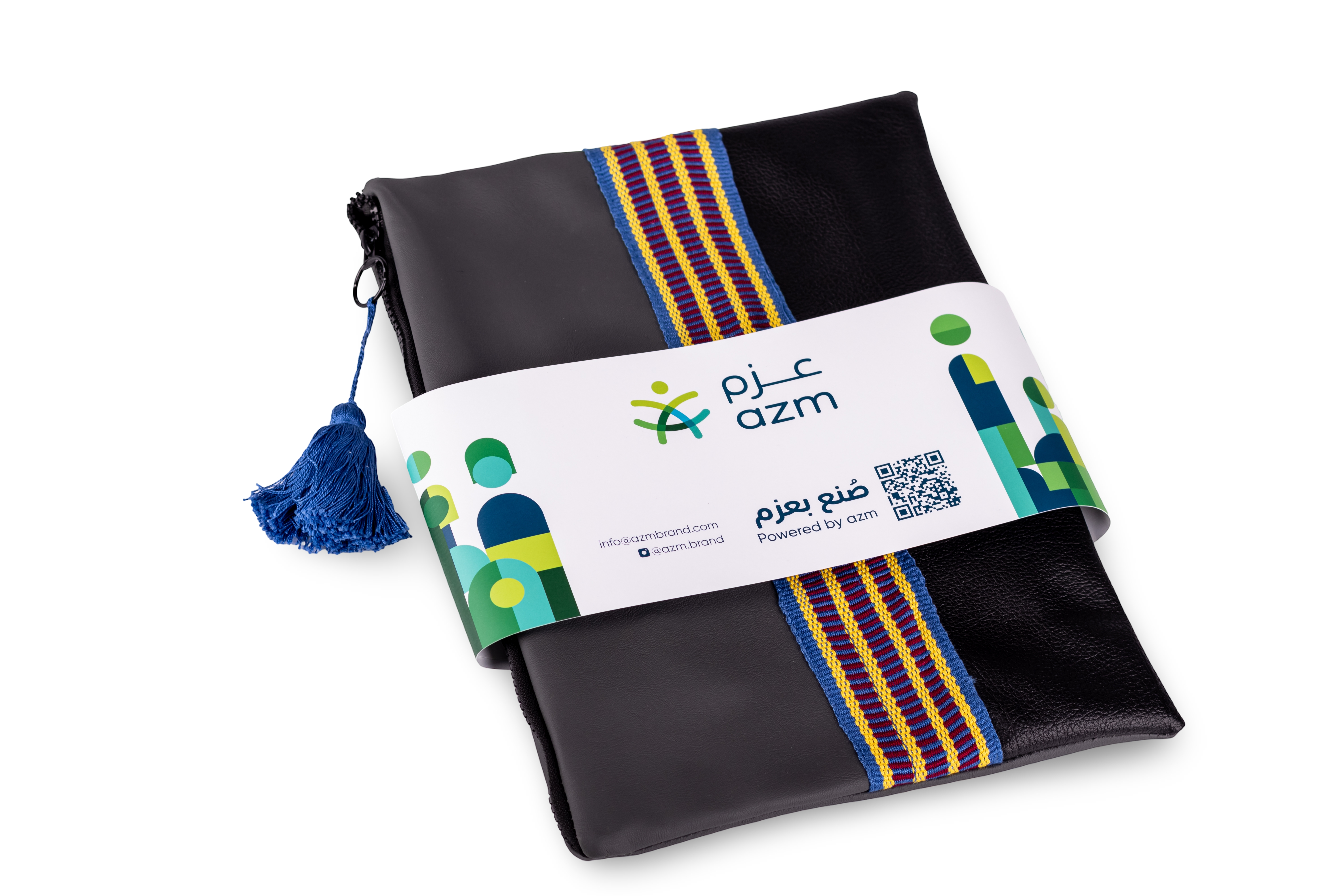 حقيبة جلدية مطرزة بالنسيج العماني